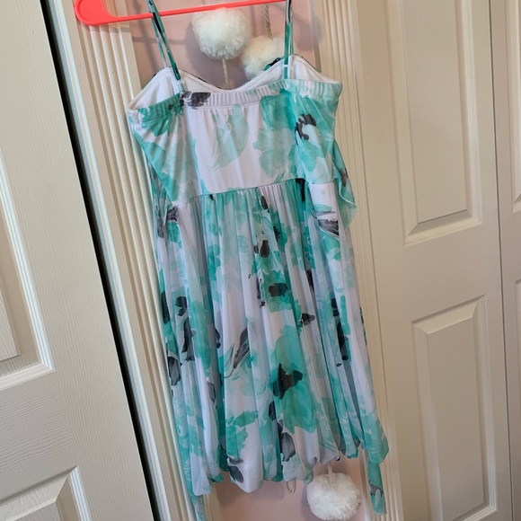 Beautiful Floral Dress - Picture 3 of 3